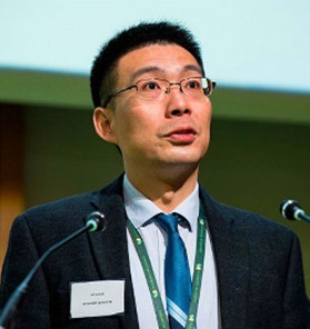 Head and shoulders photo of Yu