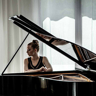 Elisabeth Brauß - piano