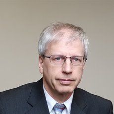 Dr Wolfgang Theis