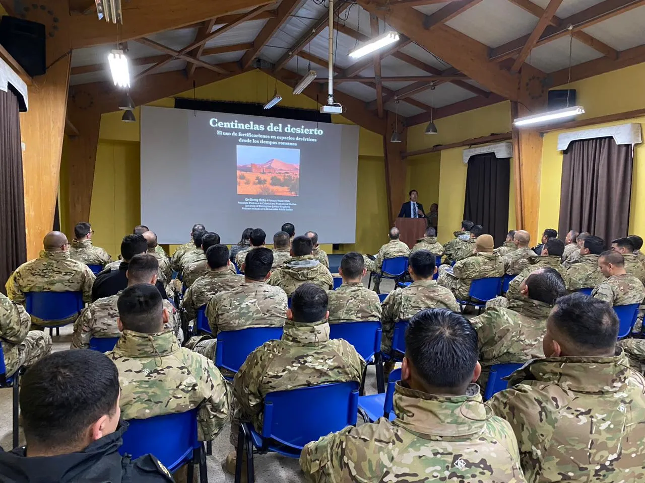 Dr Sèbe presenting to the Chilean navy.