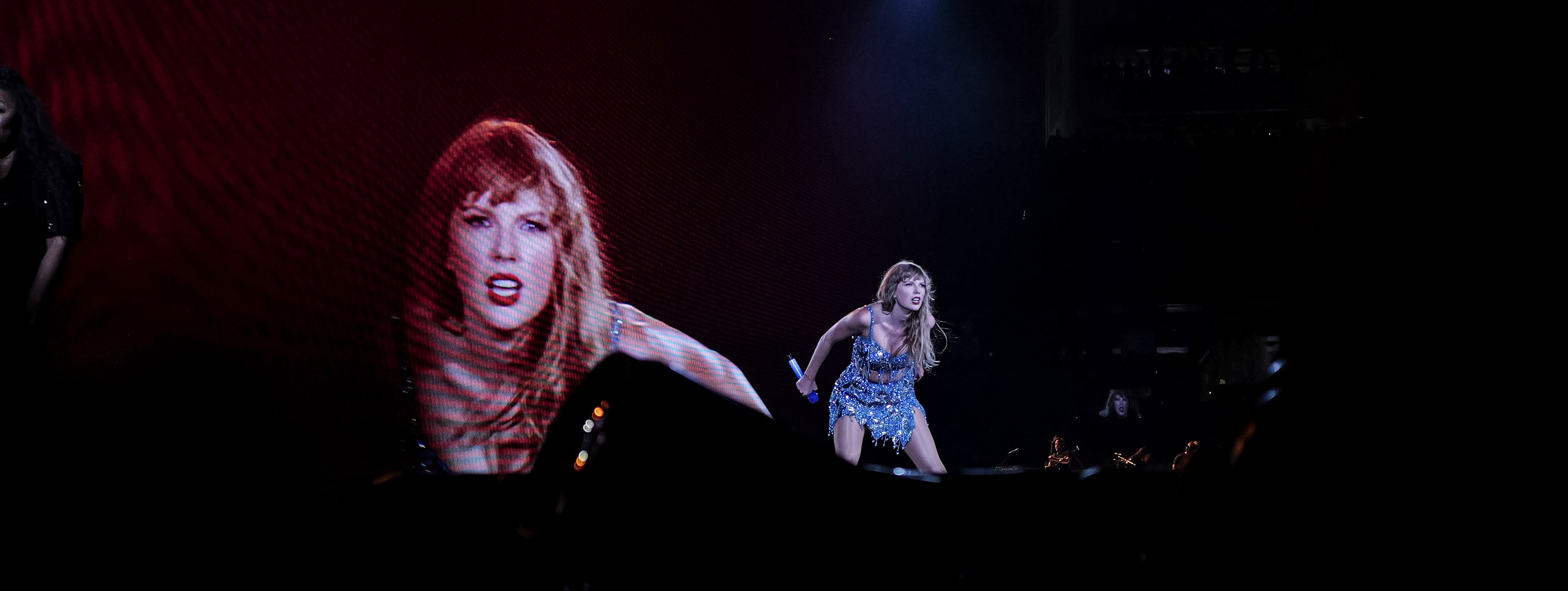 Taylor Swift on stage - Paolo V, CC BY 2.0 <https://creativecommons.org/licenses/by/2.0>, via Wikimedia Commons