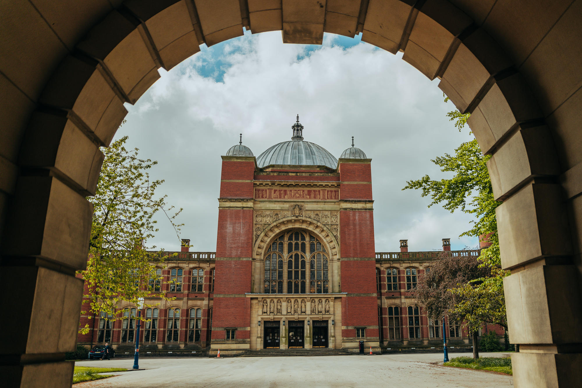 Places available. Школа короля Эдуарда в Бирмингеме. University of Birmingham.