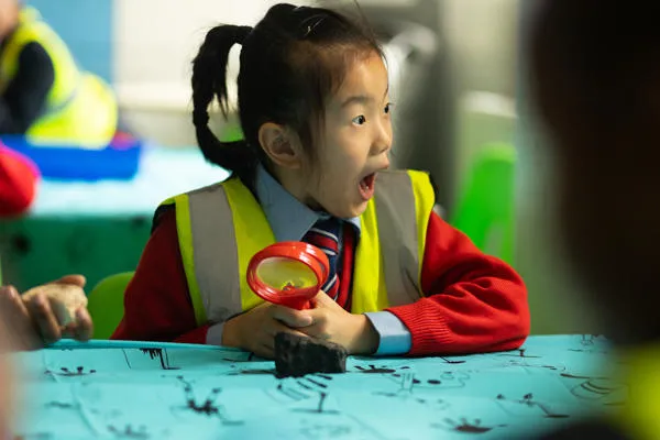 A pupil is amazed by a specimen.