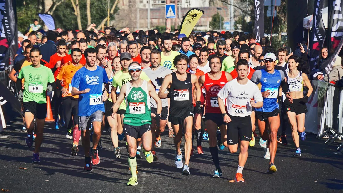 People running a marathon