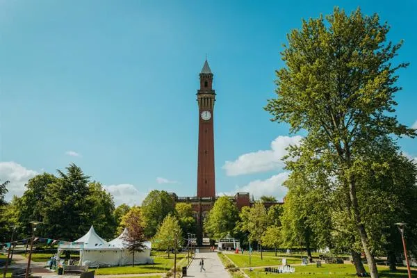 Campus - Old Joe viewed from the green heart